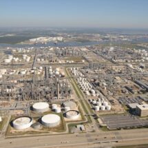 PEMEX contiene derrame de diésel en muelle de refinería Deer Park tras choque de embarcaciones