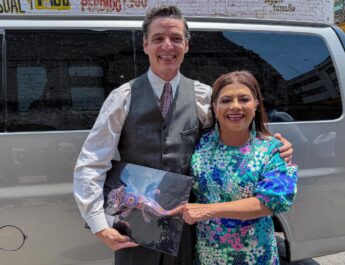 Pedro Pascal celebra su cumpleaños 51 durante filmación en Ciudad de México