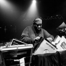 Fallecen dos pioneros de la cultura hip hop: Afrika Bambaataa por cáncer y Mike Dee asesinado