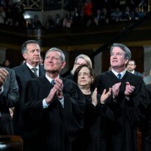 Corte Suprema de EE.UU. analiza legalidad de orden de Trump sobre ciudadanía por nacimiento