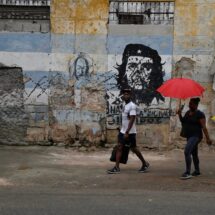 Díaz-Canel rechaza abandonar el poder mientras Cuba enfrenta crisis de escasez y presiones externas