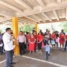 Entrega Sheinbaum 240 viviendas y condona créditos en Puebla; supervisan palafitos en Tabasco