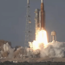 NASA lanza misión Artemis II, primera tripulada a órbita lunar en más de 50 años