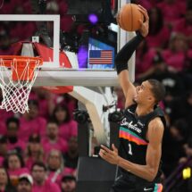 Victor Wembanyama debuta en playoffs con récord de puntos para los Spurs