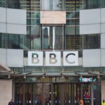 BBC anuncia recorte de 2,000 empleos en plan de reestructuración de tres años