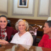 Sheinbaum se reúne con Elena Poniatowska y Jesusa Rodríguez en Palacio Nacional