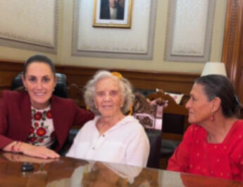 Sheinbaum se reúne con Elena Poniatowska y Jesusa Rodríguez en Palacio Nacional