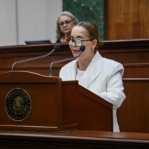 Elizabeth Montoya regresa al Congreso de Sinaloa tras atentado y aspira a la alcaldía de Culiacán en 2027