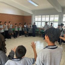 Trabajadores del Ayuntamiento de Torreón paralizan Plaza Mayor y exigen salida del tesorero