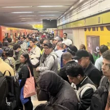 Fallas y retrasos afectan a múltiples líneas del Metro de la Ciudad de México