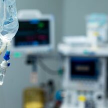 Investigan negligencia médica tras seis muertes por sueros vitaminados en Hermosillo