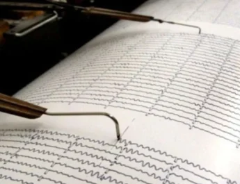 Sismo de 7.4 en Indonesia activa alerta de tsunami; ataques rusos dejan diez muertos en Ucrania y detienen a tres por bomba en París