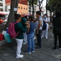 Baja California lidera en trasplantes y vacunación; trabajadores de salud protestan en CDMX