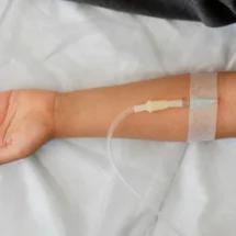 Investiga Fiscalía de Sonora muerte de cuatro personas tras aplicación de suero vitaminado