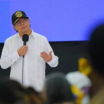 Petro arremete contra Ocampo y califica de ‘estúpida’ su confianza en el exministro tras alza de tasas