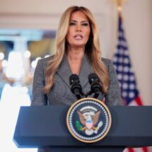 Melania Trump niega vínculos con Epstein y Maxwell en comparecencia en la Casa Blanca