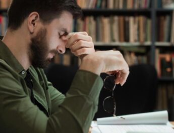 De la presión al aprendizaje: gestionar el estrés como habilidad universitaria