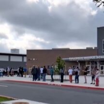 Estudiante de 15 años hiere a maestra y se suicida tras tiroteo en secundaria de Texas