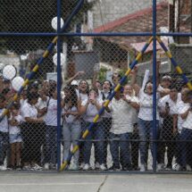 Petro confronta a instituciones económicas y suspende mesa de paz tras fiesta en cárcel