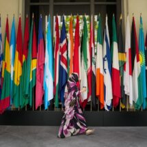 Trump envía delegados a Pakistán para negociar con Irán mientras amenaza infraestructura