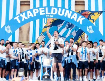 Real Sociedad dedica su cuarta Copa del Rey a la afición en celebración multitudinaria en San Sebastián