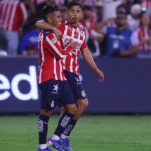 Chivas vence 1-0 a Atlas en amistoso en Los Ángeles empañado por batalla campal