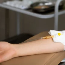 Investigan muerte de cuatro personas tras aplicación de suero vitaminado en clínica de Hermosillo