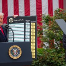 A un año de aranceles de Trump, fallo del Supremo y tensión con México por energía