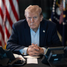 Trump fija ultimátum a Irán por Ormuz, confirma rescate de pilotos y bromea con postularse en Venezuela