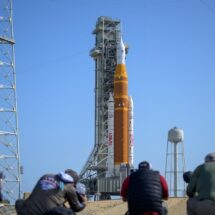 NASA lanza misión Artemis II, primera tripulada a la Luna en más de 50 años