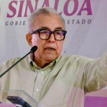 Productores de maíz mantienen bloqueo en Guasave pese a anuncio de liberación de fondos
