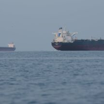 EE.UU. ataca barco en Ormuz mientras Irán alterna apertura y cierre del estrecho