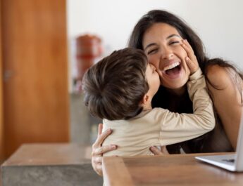 Mamá y profesionista. La reinvención que impulsa el éxito.