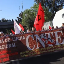 Sheinbaum plantea diálogo con la CNTE; advierte que el presupuesto limita algunas demandas