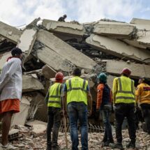 Suben a 1,450 los muertos por sismos en Venezuela; Ejército Mexicano rescata a un menor