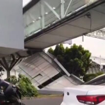 Colapso de techumbre en puente peatonal del AICM deja una automovilista lesionada