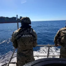 Asegura Semar 137 kilos de cocaína y detiene a cinco extranjeros en Lázaro Cárdenas