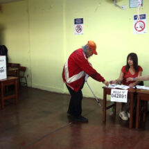 Elecciones en Perú definen segundo lugar por estrecho margen entre Fujimori y Sánchez