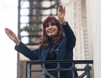 Cristina Kirchner cumple un año de prisión domiciliaria con restricciones de visita y salidas limitadas