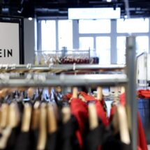 Francia aprueba ley para penalizar la moda ultrarrápida y apunta a Shein y Temu
