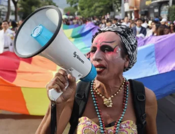 CDMX registra múltiples movilizaciones por la XLVIII Marcha del Orgullo LGBTQ+ con cierres viales