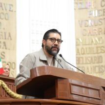 Presenta diputado Royfid Torres iniciativa para ampliar licencia de paternidad