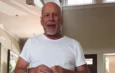 Bruce Willis reaparece en video cantando por el cumpleaños 50 de su esposa