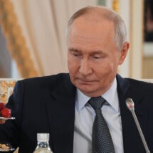 Putin afirma que resolver la guerra en Ucrania es más complejo de lo que Trump creía