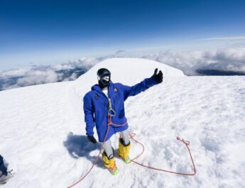 Nepal evalúa permiso para que robot humanoide chino ascienda al Everest