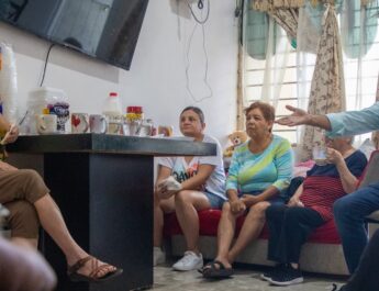 Andrés Mijes dialoga con vecinas de Guadalupe sobre transporte y falta de oportunidades