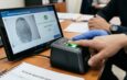 EE. UU. formaliza registro obligatorio de huellas dactilares para extranjeros sin historial federal