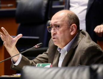 Presenta Rubén Moreira iniciativa para prohibir cancelación automática de vuelos de conexión