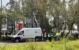 Hallan cuerpo de hombre colgado de un árbol en Avenida Insurgentes Norte