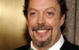 Muere Tim Curry a los 80 años; medios citan complicaciones cardíacas
